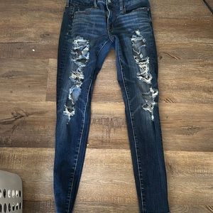 Women’s American eagle ripped jeans